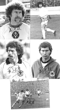(1951*) 5 verschiedene S/W-Pressefotos von Paul Breitner (Endspiel Fuball-Weltmeisterschaft 1974 Elfmeter Breitner, 1 weitere Spielszene; in Trikots vom DFB, Real Madrid, Eintracht Braunschweig). 21 x 16 cm.<br>-- Schtzpreis: 80,00  --