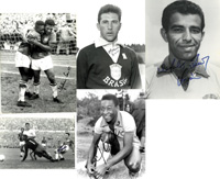 S/W-Pressefotos mit fnf original Signaturen von brasilianischen Spielern bei der Fuball - Weltmeisterschaft 1958 in Schweden. 13 x 18 bis 18 x 24 cm.<br>-- Schtzpreis: 250,00  --
