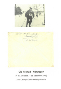 Gedrucktes Sammlerblatt mit aufmontiertem Briefumschlag (15x11,3 cm) mit Original-Autograph von Ole Reistad, norwegischem Skilufer und Leichtathlet, Teilnehmer im Zehnkampf bei den Olympischen Spielen 1920 und Gewinner der Goldmedaille bei den Olympischen
