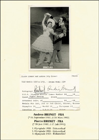 Karteikarte (12,9x7,6 cm) original signiert von Pierre Brunet (1902-1991) und Andre Brunet-Joly (1901-1993), zusammen mit S/W-Werbefoto (9x14 cm) mit Fotoecken montiert auf Sammlerblatt (21x30 cm).Gewinner der Goldmedaille fr Frankreich im Eiskunst-Paarl