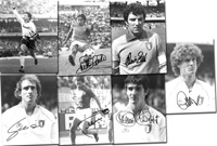 7 S/W-Pressefotos (16,5x21,5 cm) mit Originalsignaturen der italienischen Weltmeister Fulvio Collovati (geb.1957), Francesco Graziani (geb.1952), Dino Zoff (geb.1942), Bruno Conti (geb.1955), Alessandro Altobelli (geb.1955), Paolo Rossi (1956-2020) und Cla