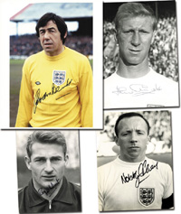 4 S/W-Pressefotos (von 12,5x17,7 bis 20,2x25,4 cm) englischer Spieler und Gewinner der Fuball-Weltmeisterschaft 1966.