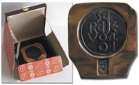 Olympische Winterspiele Sarajevo 1984. Bronze in Originalprsentationsbox. 6,6x6 cm.<br>-- Schtzpreis: 150,00  --