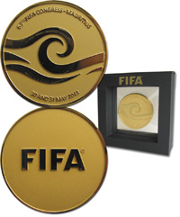 FIFA-Teilnehmermedaille "63rd FIFA Congress - Mauritius - 30 and 31 May 2013". Vergoldete Bronze, 5 cm. Im original Etui.<br>-- Schtzpreis: 100,00  --