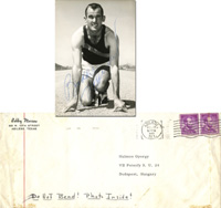 (1935- 2020) S/W-Autogrammkarte mit Originalsignatur von Bob Morrow (USA). Verstorbener dreifacher Leichtathleitk-Olympiasieger 1956. 12,5x9 cm.<br>-- Schtzpreis: 50,00  --