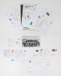 44 groe offizielle Autogrammkarten und Postkarten von den deutschen Sportlern von verschiedenen Weltmeisterschaften und Europameisterschaften von 1973 bis 2012 mit ca. 1000 original Signaturen der deutschen Medaillengewinner und Teilnehmern, darunter auch