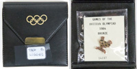 Offizielles Siegerabzeichen des IOC fr die Olympischen Spiele Tokyo 1964 mit der Nummer "14197" fr die Bronzemedaille von Fritz Ligges (1938-1996; GER) im Reiten Vielseitigkeit Mannschaft. Bronze mit Rckseitig eingravierter Nummer "14197". Hersteller: B
