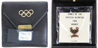 Offizielles Siegerabzeichen des IOC fr die Olympischen Spiele Tokyo 1964 mit der Nummer "14206" fr die Bronzemedaille von Gerhard Hetz (1942-2012; GER) im Schwimmen 400 Lagen. Bronze mit Rckseitig eingravierter Nummer "14206". Hersteller: Bertoni, Maila