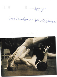 (1927-2000) S/W-Reprofoto mit original Signatur von Mirian Zalkalamanidse (URS) auf der Vor- und Rckseite. Goldmedaillengewinner im Ringen im Fliegengewicht bei den Olympischen Spielen 1956, 13,5x8,5 cm.
