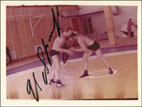 (1948-1997) Farbfoto mit original Signatur von Iwan Jarygin (URS). Olympische Spiele 1972 Gold und 1976 Gold im Ringen im Schwergewicht. 1x Weltmeister 11,5x9 cm.