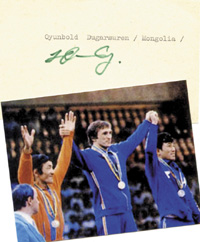(1957-2002) Blancobeleg mit original Signatur von Dugarsrengiin Ojuunbold (MGL). Olympische Spiele 1980 Bronze im Ringen im Bantamgewicht. 12,5x7,5 cm.