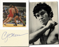 (1956-1989) Blancobeleg mit original Signatur von Schamil Serikow (URS) und aufmontiertem Farbfoto. Goldmedaille im Ringen (Bantamgewicht) bei den Olympischen Spielen 1980. 13x8 cm.<br>-- Schtzpreis: 65,00  --