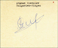 (1959-1994) Blancobeleg mit original Signatur von Atanas Komtschew (BUL). Goldmedaille im Ringen (Halbschwergewicht) bei den Olympischen Spielen 1988. 9,5x8 cm .<br>-- Schtzpreis: 50,00  --