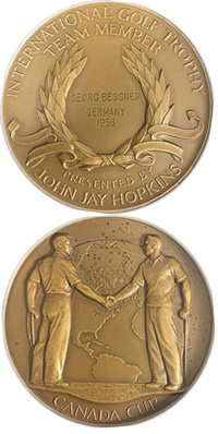 Teilnehmermedaille Canada Cup 1953 mit der Inschrift "Canada Cup", Rckseite "International Golf Trophy Team Member" du Gravur "Georg Bessner Germany 1953". Bronze, 7,5 cm. In original Box.