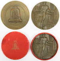 Offizielle Teilnehmermedaille fr die Olympischen Sommerspiele von Berlin 1936 (v. Otto Placek). 7 cm, Bronzegu. Mit original Pappetui mit goldprgtem Logo der Olympiade 1936.<br>-- Schtzpreis: 280,00  --