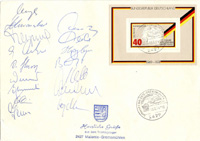 Ersttagsbrief mit Sondermarke und mit 16 Originalsignaturen der deutschen Mannschaft von der Fuball  - Weltmeisterschaft 1974. 23x16,5 cm.