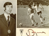 (1947-1989) S/W-Reprofoto mit Originalsignatur vom Fuball -Nationalspieler fr Polen Deyna Kazmierzj (102 A-LS; Legia Warschau), Dritten der Fuball - Weltmeisterschaft 1974 und Goldmedaillengewinner bei den Olympischen Spielen 1972, 10,5x7,5  cm.<br>-- S