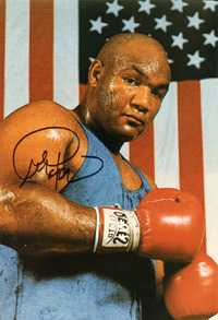 Farb-Reprogrofoto mit Originalsignatur von Boxlegende George Foreman (USA). Olympiasieger 1968 im Schwergewicht und mehrfacher Weltmeister im Schwergewicht. 30,5x20 cm.<br>-- Schtzpreis: 50,00  --