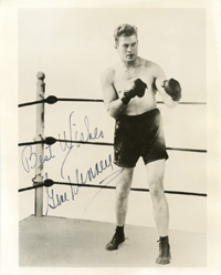 (1897-1978) S/W-Foto mit original Autograph vom Box-Weltmeister 1926-28 der USA Gene Tunney (Schwergewicht). 25x20,5 cm.<br>-- Schtzpreis: 140,00  --