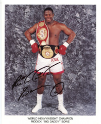 Groes Farbfoto mit original Signatur von Riddick Bowe (USA). Silbergewinner Olympische Spiele 1988 und Boxweltmeister 1992-93 im Schwergewicht, 26x20,5 cm.<br>-- Schtzpreis: 50,00  --
