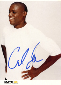 Groes Farbautogrammkarte "SMTC" mit Originalsignatur von Carl Lewis (USA). Mehrfacher Leichtathletik-Olympiasieger 1984, 1988 und 1992 der USA. 21x15 cm.<br>-- Schtzpreis: 40,00  --