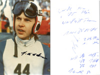 (1963-2019) Farbreprofoto mit Originalsignatur von Matti Nyknen (FIN) und auf der Rckseite hat Nyknen handschriftlich seine Erfolge aufgeschrieben! Jngster Skisprung-Weltmeister der Geschichte und Medaillengweinner bei den Olympischen Spielen 1984 und