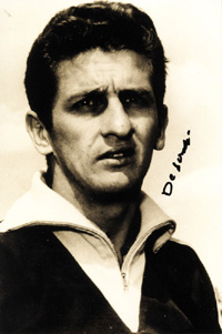 (1931-2012) S/W-Reprofoto mit Originalsignatur vom brasilianischen Fuball Weltmeister 1958 Nilton de Sordi, 15x10 cm.