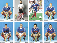 8 Autogrammkarten "Canal+" mit Originalsignatur von den Spielern des Fuball - Weltmeisters Frankreich mit original Signaturen, je 15x10 cm.<br>-- Schtzpreis: 70,00  --