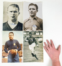 (1927-2006) 4 Groreprofotos mit Originalsignaturen von Ferenc Puskas (82 Fuball - Lnderspiele fr Ungarn und 84 Tore). Verstorbener ungarischer Vize-Weltmeister 1954 und Spieler von Real Madrid. 30x20,5 cm.<br>-- Schtzpreis: 100,00  --