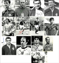 13 S/W-Pressefotos mit Fuballstars aus Osteuropa. Alle mit original Signaturen der jeweiligen Spieler, 22x16,5 cm bis 18x13 cm.