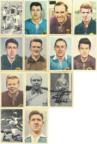 13 verschiedene Einzelbilder der Firma WS-Verlag Serie  Fuball - Weltmeisterschaft 1962 und Internationaler Sport. Alle mit original Signaturen von Spielern. Karton 9x6,5 cm.<br>-- Schtzpreis: 90,00  --