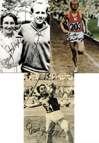 (CZE) 3 Reprofoto mit den Originalsignaturen vom mehrfachen Olympiasieger 1948 + 1952 Emil Zatopek (1922-2002) und seiner Frau Dana Zatopekova (Olympische Spiele 1952 Gold Speerwerfen). 15x10 cm.