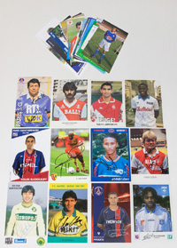 42 Autogrammkarten Frankreich 1.Liga 1985-2005 mit original Signaturen, je 15x10 cm.<br>-- Schtzpreis: 100,00  --