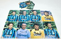 Autogrammkartensatz (15 Grokarten) von Inter Mailand ca. 1992-1994 mit moriginal Signaturen der Spieler, je 24x17 cm.