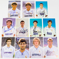 11 Farb-Autogrammkarten mit origial Signaturen von Spielern von Real Madrid 1987-1991, 15x10 cm.<br>-- Schtzpreis: 100,00  --