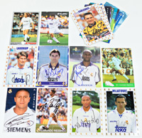 21 Farb-Autogrammkarten mit origial Signaturen von Spielern von Real Madrid 1995-2006, ca. 15x10 cm.<br>-- Schtzpreis: 100,00  --