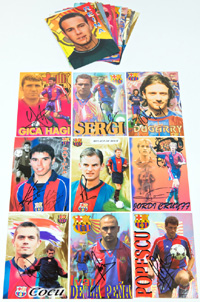 18 offizielle Autogrammkarten mit original Signaturen der Spieler des F.C. Barcelona" 1996 - 2000, 16,3x11,8 cm.<br>-- Schtzpreis: 125,00  --