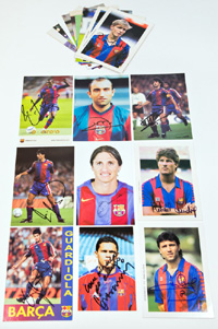 21 offizielle Autogrammkarten mit original Signaturen der Spieler des F.C. Barcelona" 1992 - 2005, ca. 16x11 cm.<br>-- Schtzpreis: 125,00  --