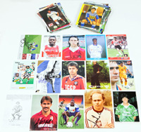 ca. 150 offizielle Autogrammkarten von Spitzenklubs aus Europa von  1988 - 2008 mit original Signaturen, 19,5x14 bis 15x10 cm.<br>-- Schtzpreis: 180,00  --