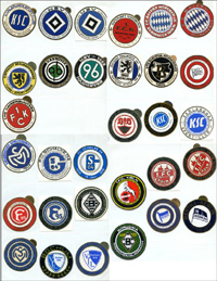 31 verschiedene Bundesligaaufkleber 1970 - 1983, je 6,5 cm. Ca. 1975-1983.<br>-- Schtzpreis: 40,00  --