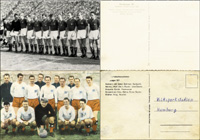 1 S/W-Fotopostkarten "Hamburger SV Deutscher Meister 1960" und eine Farbpostkarte Hamburger SV 1960,Oberliga-Saison 1962/63 (Borussia Dortmund Deutscher Fuballmeister), 14,5x10 cm.