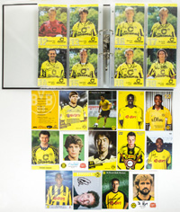 Autogrammkartensammlung Borussia Dortmund. 1984/85 bis 2011/12 mit 512 verschiedenen Autogrammkarten. Davon 167 mit original Signaturen der Spieler. Je 15x10cm.