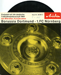 Das sportliche Ereignis: Die Deutsche Fuballmeisterschaft 1961. Borussia Dortmund - 1.FC Nrnberg. Am Mikrofon: Kurt Brumme.