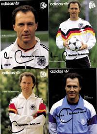 (1945-2024) 4 original Signaturen auf  4 Autogrammkarten von Franz Beckenbauer. Je ca. 10x15 cm.<br>-- Schtzpreis: 40,00  --