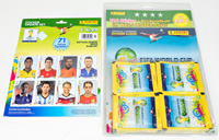 Original verpacktes Set "Brasil 2014. FIFA World Cup" mit 500 Sticker + Stickeralbum.  Verpackung: 37x24,5 cm. Dabei: Sticker Update-Set. (27,5x22 cm).