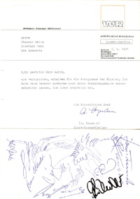 Autogrammkarte von einem Bankett anllich des 15jhrigen Jubilums des Europapokalsieges von Borussia Dortmund 1966 mit ca. 16 Originalsignatur der Spieler, 21x10,5 cm. Karte aufgeklebt auf einem Brief von der Westflischen Rundschau aus dem Jahre 1981 (3