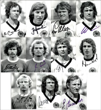 11 S/W-Reprofotos mit original Signaturen vom deutschen Aufgebot der Fuball Weltmeisterschaft 1974. Je 15x10 cm. Komplettes Endspielteam!.<br>-- Schtzpreis: 120,00  --