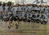 Farbiges Bergmann-Grosammelbild "Die deutsche Nationalmannschaft Kader Fuball Weltmeisterschaft 1966" mit 19 Originalautographen, Karton 21x15 cm.<br>-- Schtzpreis: 75,00  --