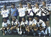 Farb-Reprofoto Europameister 1980  Deutschland mit den11 Originalsignaturen der deutschen Spieler vom Enspiel gegen Belgien, 18x13 cm.<br>-- Schtzpreis: 80,00  --