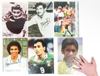 ca. 20 Farb- und S/W-Reprofotos mit original Signaturen von Fuballstars aus Mexiko die an den Fuball - Weltmeisterschaften von 1960- 2002 teilnahmen. Meistens 30x20 cm.<br>-- Schtzpreis: 60,00  --